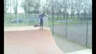 preview picture of video 'enfield skate park'