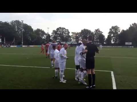 De aanleiding voor de penalty. Nr. 8 van SC Woerden trapt in de buik van Chris Grooteman #zouaven