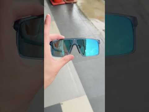 Oakley Helux | Trans Stonewash / Prizm Sapphire | OO9285-0861