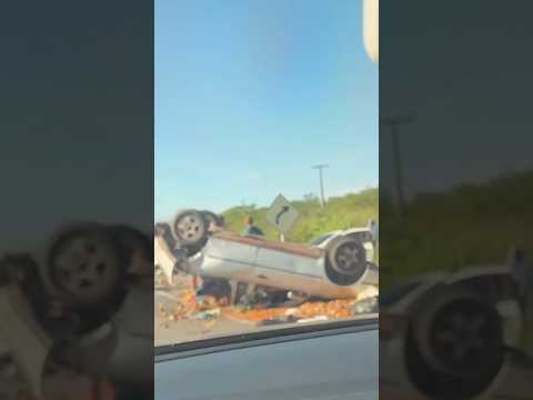 Colisão entre carros deixa trânsito lento na BR-222