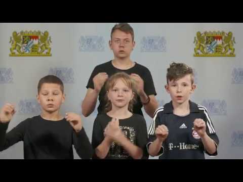 Gebärdensprache: Schülerinnen und Schüler erklären die Homepage des bayerischen Kultusministeriums