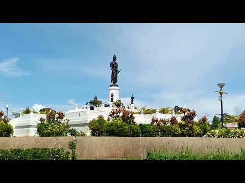 Pho Khun Bang Klang Thao Monument