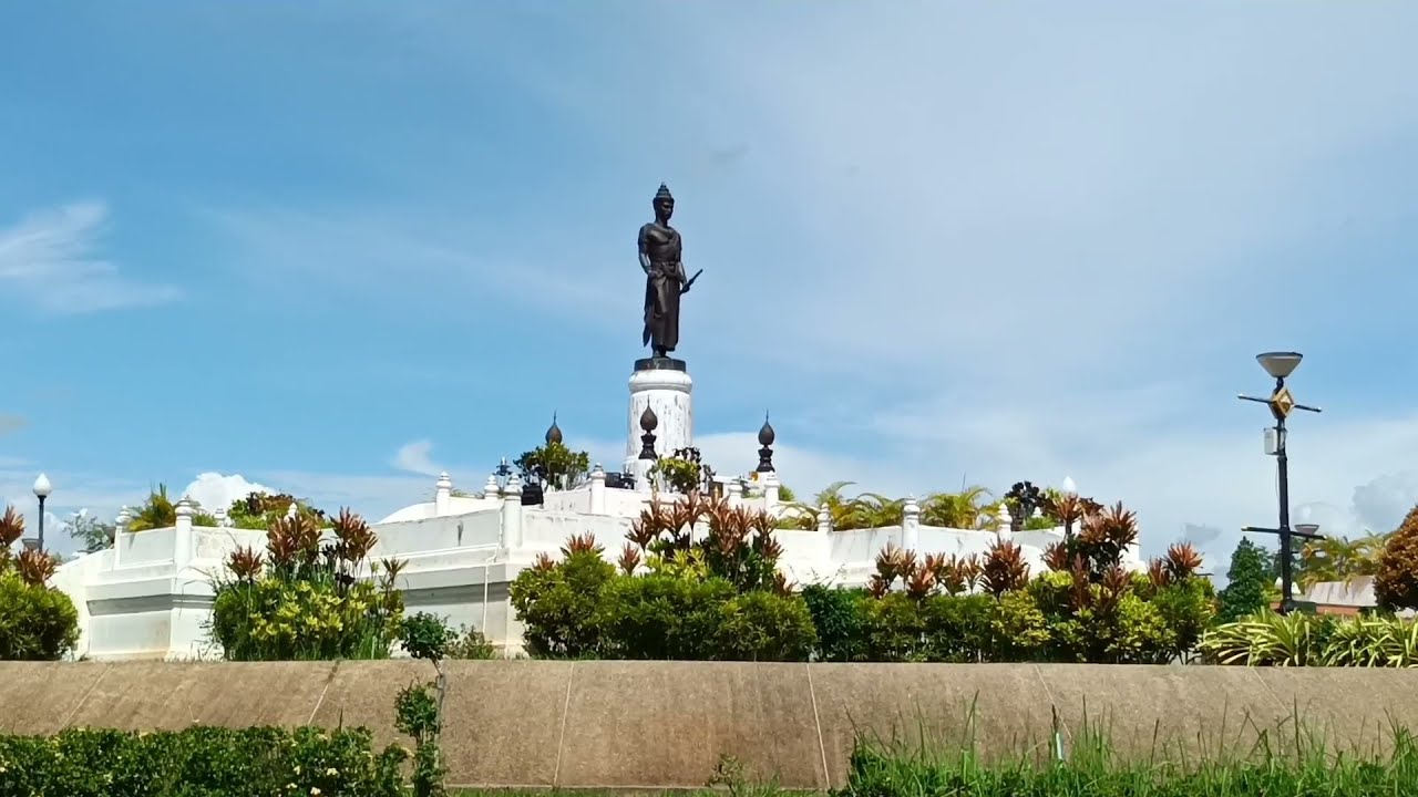 Monument of Pho Khun Bang Klang