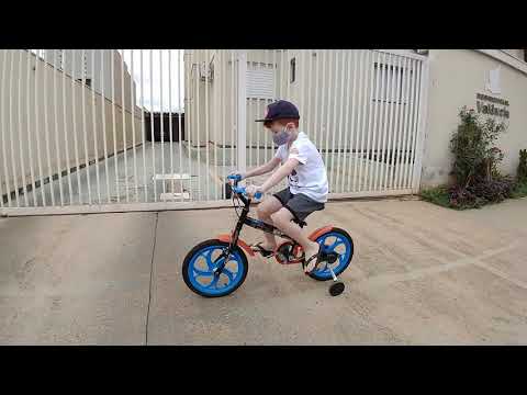 Luca passeando de bicicleta!!!!🙂🚲