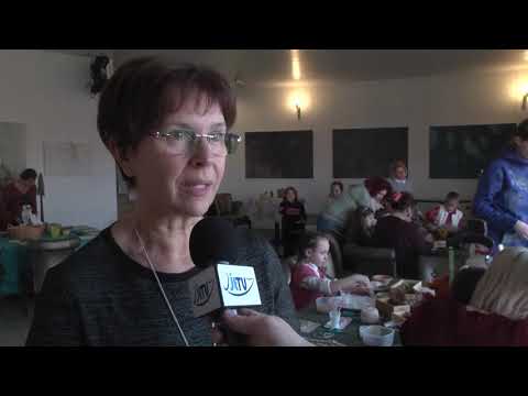 A FARSANGI ÜNNEPKÖR ADOTT KERETET AZ ALKOTÓMUNKÁHOZ JÁSZBERÉNYBEN