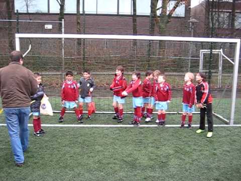 Zwaluwen Utrecht '11 F8 Emre jarig, van harte!