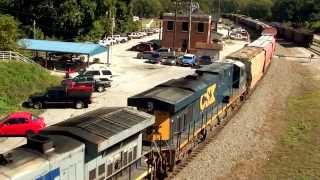 preview picture of video '*A CSX freight snakes its way out of the yard in Manchester, GA'