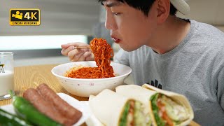 Download lagu SUB 불닭볶음면 때깔이.. What doesn't go with Fire noodles..? Cinema Mukbang DoNam 시네마먹방 mp3