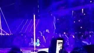 Marco Mengoni - Ad occhi chiusi LIVE