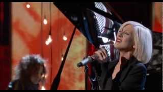 Christina Aguilera - Lift Me Up (Live at Hope For Haiti Now, 2010)