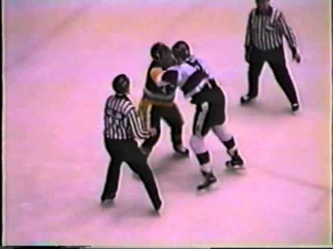 89 90 Mitch Wilson vs Mike Butters Muskegon Lumberjacks vs Fort Wayne Komets