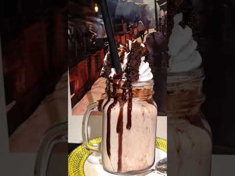 Chocolate shake Subscribe for more videos #youtubeshorts #foodmedia #yummy #tasty #delicious #yum