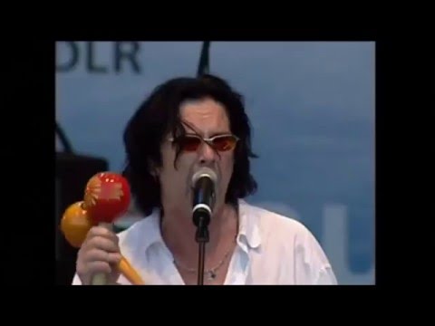 Videoclip de Between You and Me (Live) — Marillion
