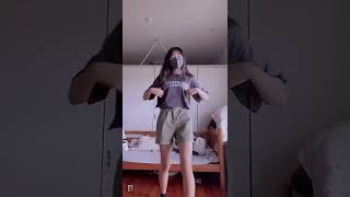 【TikTok】ダイナマイトまる見え