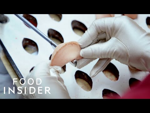 家庭經營的工廠每天生產1萬個財富餅乾 (Family-Owned Factory Makes 10,000 Fortune Cookies Per Day)