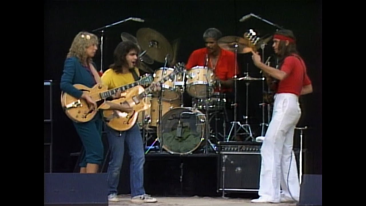 Joni Mitchell - Free Man in Paris