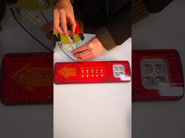 Vídeo relacionado con GTIWUNG Luces LED del Coche RC, Faros Delanteros Juego de Luces para 1/8 1/10 Modelo Car Camion Accesorio(5mm Luz Blanca + 3mm Luz roja)