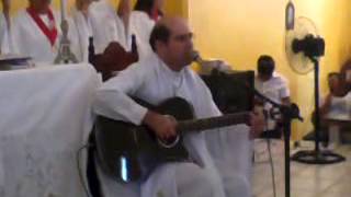 preview picture of video 'Pe. Jo�ozinho, scj cantando na Missa em Itarema/Ce'