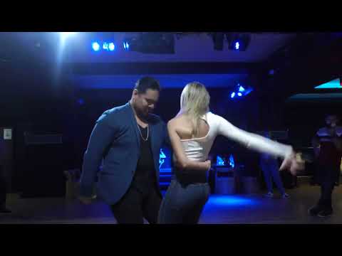 Bachata Sensual 🎶 Ponte Pá Mi 🎶.    Alex JT y  Jenny @djtonypecino @vinnyriveralive