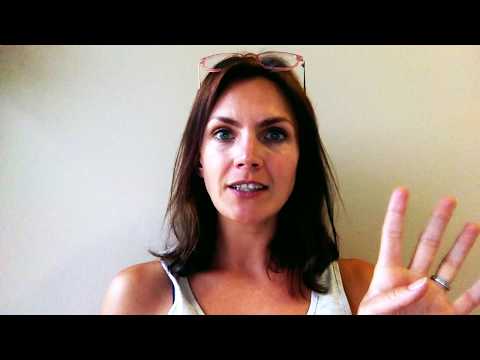 Eine Frau verrückt nach dir UND verliebt machen (8 KRITERIEN UM FRAUEN UM DEN VERSTAND ZU BRINGEN)