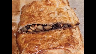 Cómo hacer empanada de morcilla, manzana y piñones,  al estilo de Mariaje