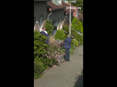 「Tagesschau」のグリッチ: Jens Riewa が Armin Laschet を「Bernd」に変える