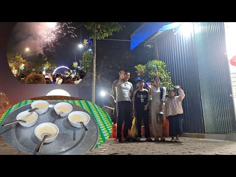 A Quỳnh's family's New Year's visit to her maternal grandparents' house, celebrating New Year's E...