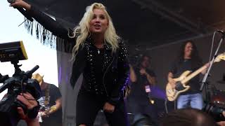 Gabby Barrett American Idol sings Good Girl in Pittsburgh