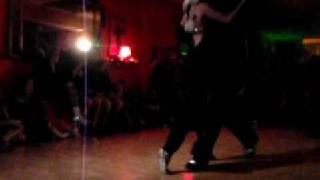 Alejandra Mantinan y el Pajaro bailando Milonga en Naples - Milonga Portena