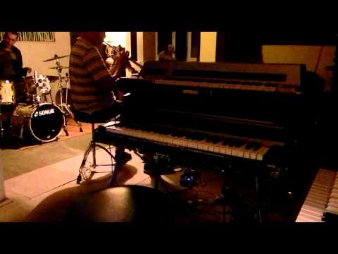 Sing Sing Penelope - Third Man on the Moon