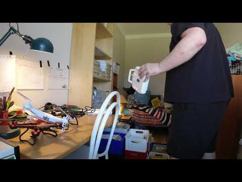 MongoTV_5919 - Mongo Drones Testcenter - Del 62 - Pakker Gamle Legetøjs Droner Væk