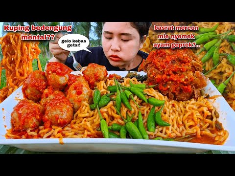 EAT, SPICY INDOMIE NOODLES, CRASHED CHICKEN, MEATBALLS WITH TENDER, WHOLE GREEN CHILI, MUKBANG