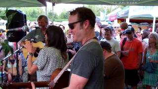 Nicki Bluhm & The Gramblers-Waiting On Love