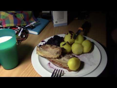 MongoTV_995 - John Spiser Lun Ribbensteg Med Kartofler og Rødkål til Natmad kl. 00.30 imens snakker