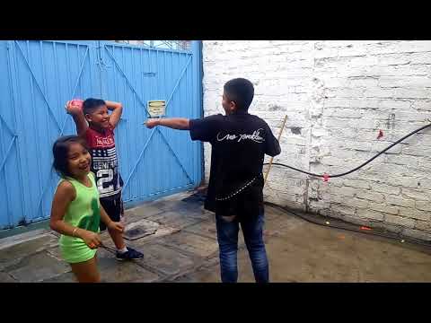 !!!!Guerrita de globos épico mano raso !!!!