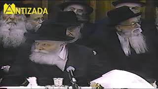 ניגון האדרת והאמונה במנגינה של ההמנון הצרפתי בהתוועדות כ"ק הרבי מליובאוויטש - התמונה מוצגת ישירות מתוך אתר האינטרנט יוטיוב. זכויות היוצרים בתמונה שייכות ליוצרה. קישור קרדיט למקור התוכן נמצא בתוך דף הסרטון