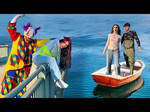 IL PAGLIACCIO PAZZO VUOLE BUTTARE la mia AMICA DAL PONTE nel FIUME …🤡- by Charlotte M.