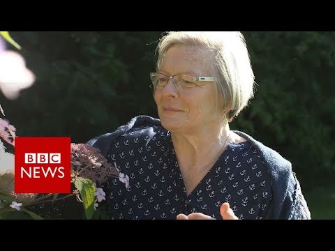 The woman who can smell Parkinson's disease - BBC News