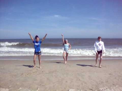 Back tucks on the beach