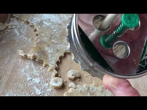 Wie verwendet man den Linzer Ausstecher / How to use the Linzer Cookie Cutter