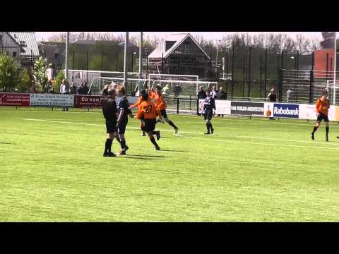 4 mei 2013 VV De Meern B1 - Kon. HFC B1 com 2-1 Blijdschap na de 1-0 van Fouad