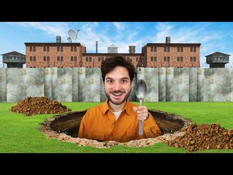 FIZ UM BURACO GIGANTE NA MINHA CELA E FUGI DA PRISÃO DE HELICÓPTERO!