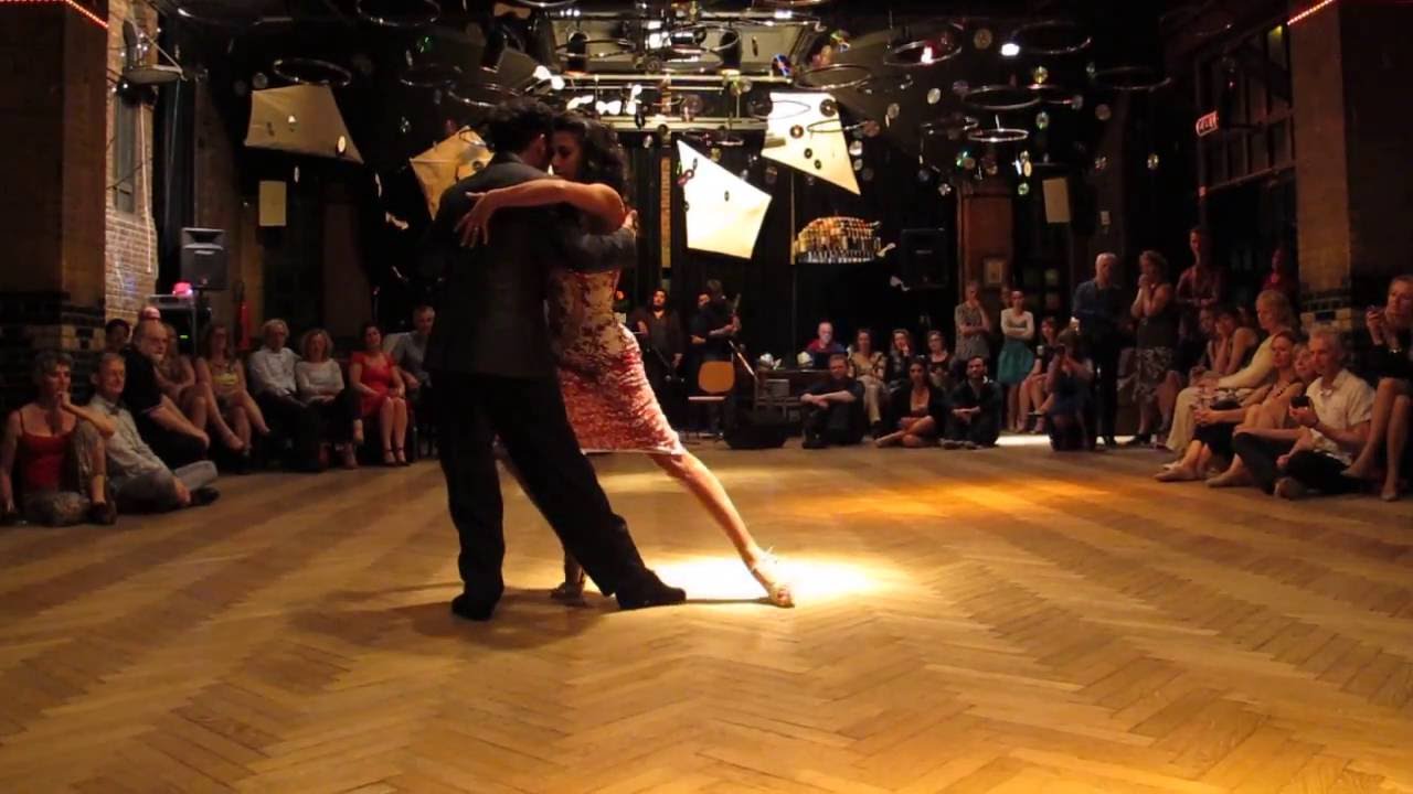 Majo Martirena y Rodrigo Fonti, Carlos Di Sarli Destino De Flor canta Roberto Florio