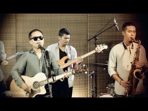 Indra Lesmana & Friends ft. Sandhy Sondoro - Tak Pernah Padam @ Mostly Jazz in Bali 11/09/2016 [HD]