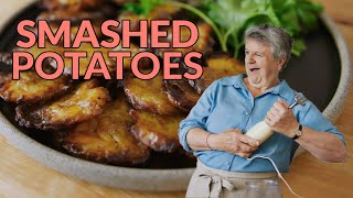 Smashed potatoes med to dipper