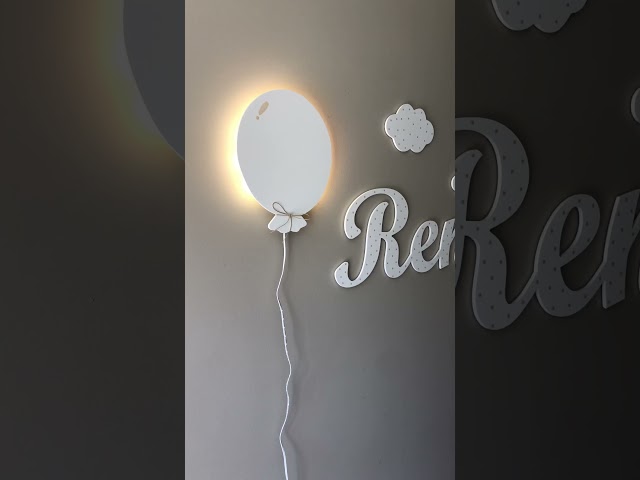 Vídeo relacionado con Calcomanías adhesivas de pared en 3D de Los Simpson para habitación de niños, decoración de pared para cuarto de bebé, póster de dibujos animados para decoración