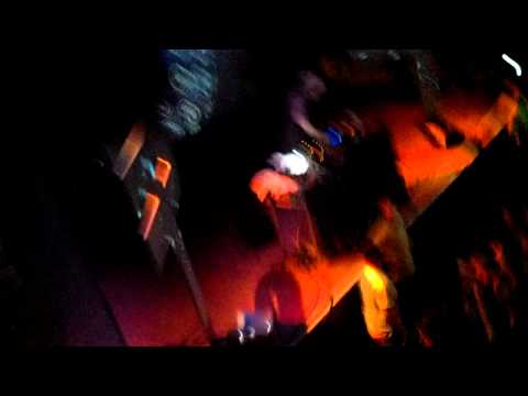 FLUX PAVILION dropping Cracks live!