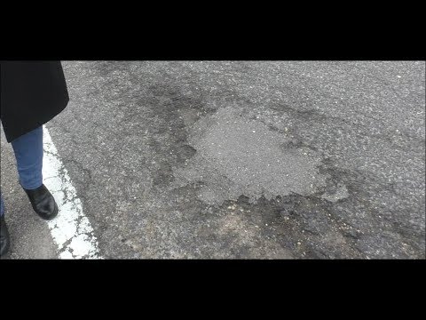 Forse una buca sulla SS 90 a Savignano a provocare la caduta del ciclista arianese