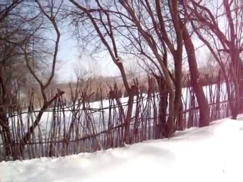 Bambi,Ion si doamna Stancia din Cucuruzu ajuta pe Tata Petra cu un biet bec.