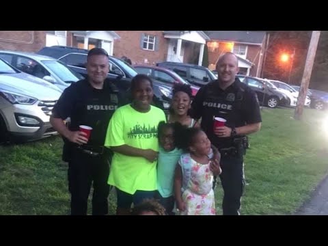Police called to shut down kids’ lemonade stand buy drinks instead